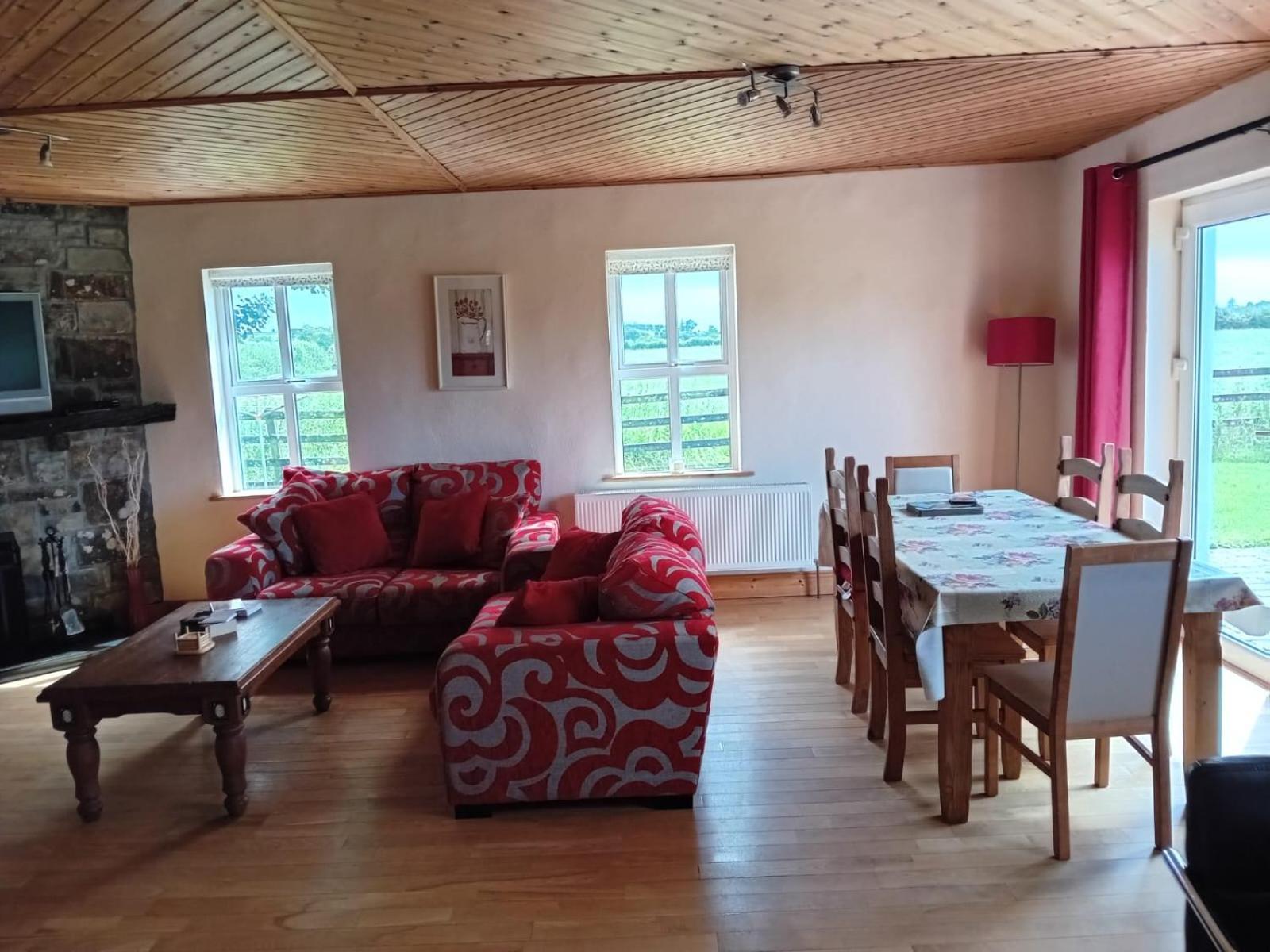 Katy Kellys Countryside Self Catering Cottage ロスコモン エクステリア 写真