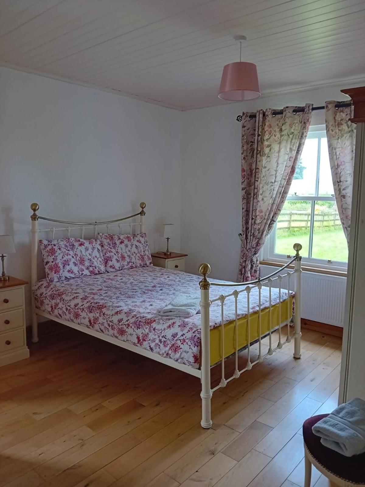 Katy Kellys Countryside Self Catering Cottage ロスコモン エクステリア 写真