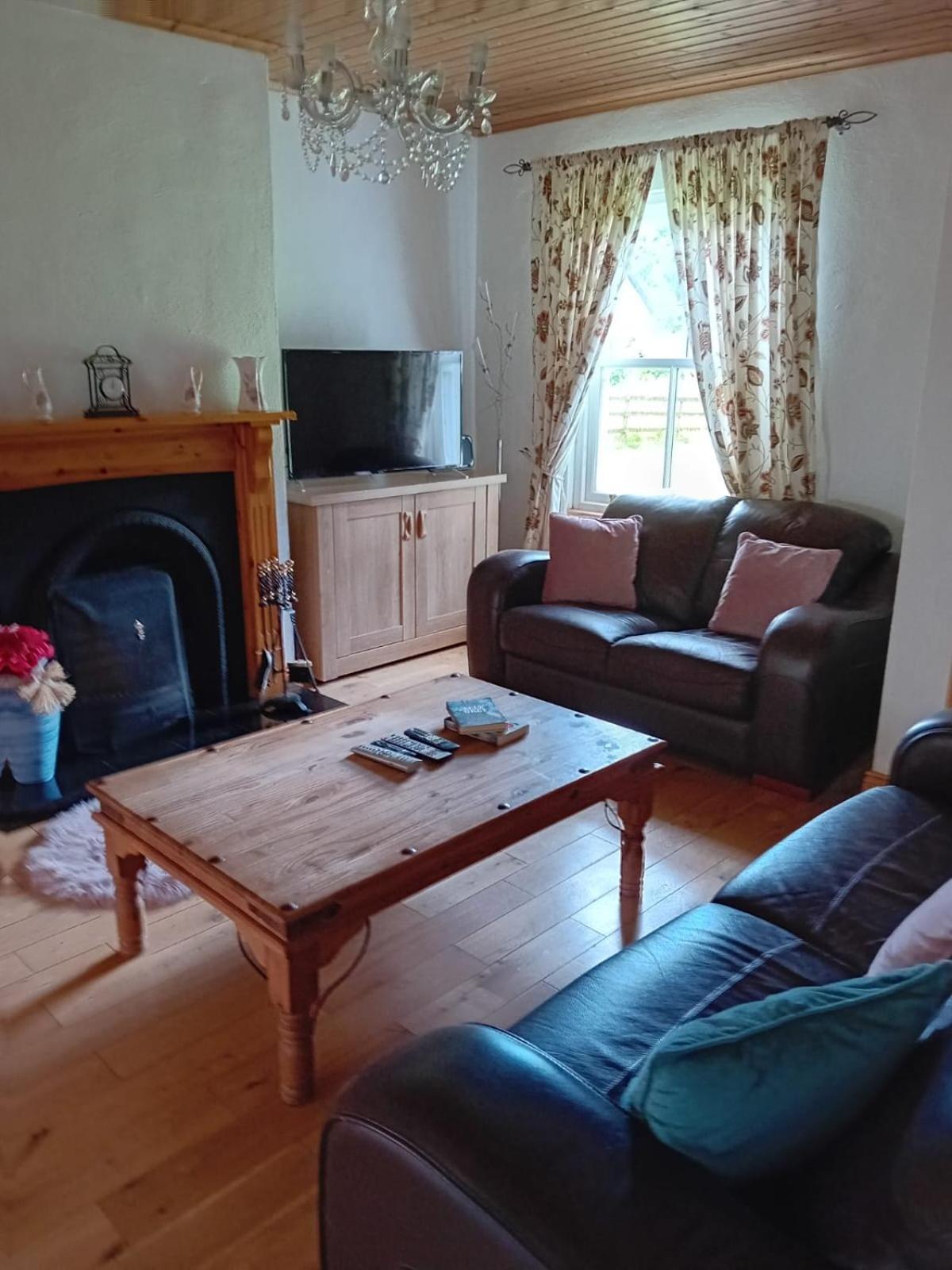 Katy Kellys Countryside Self Catering Cottage ロスコモン エクステリア 写真
