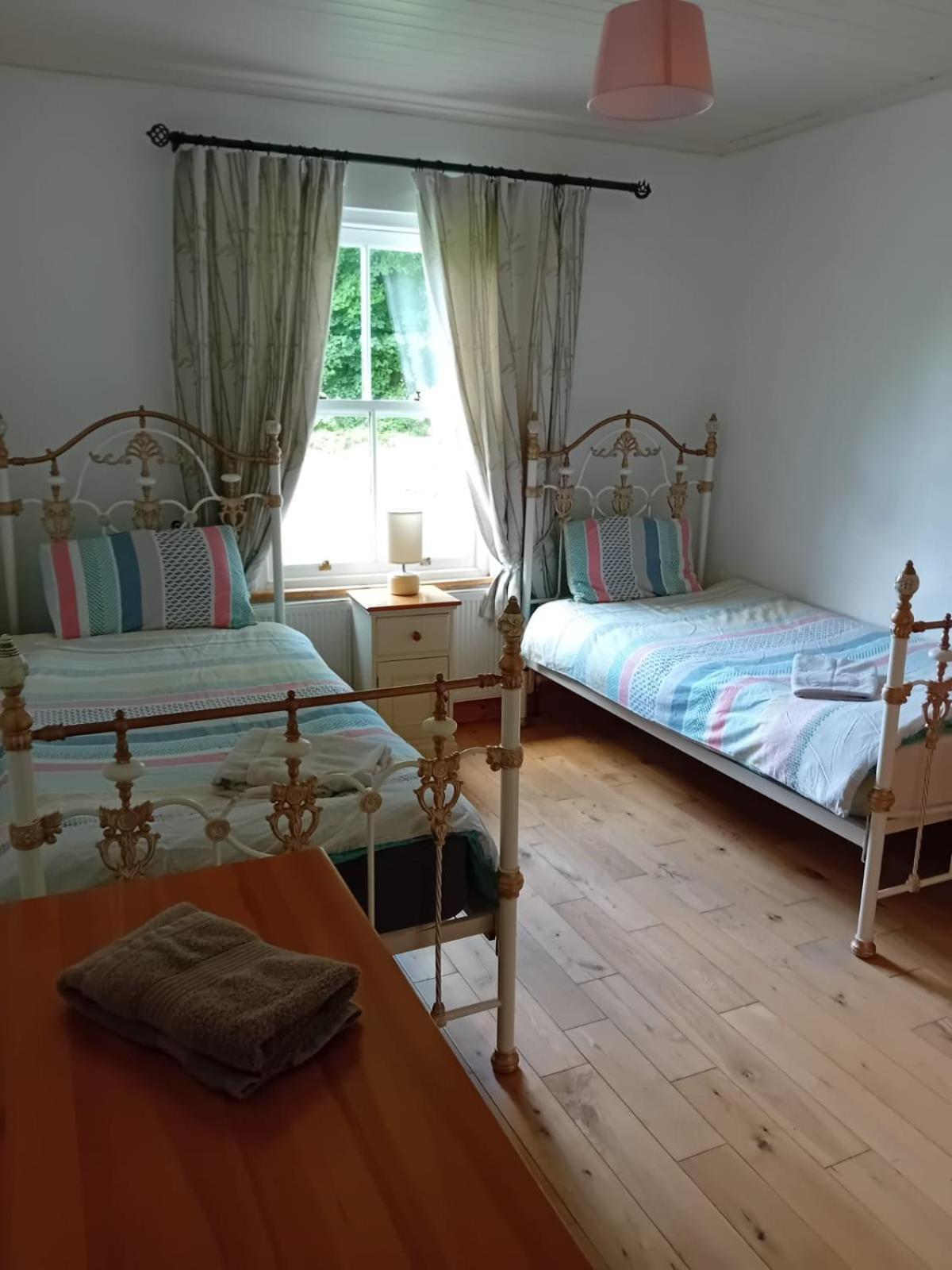 Katy Kellys Countryside Self Catering Cottage ロスコモン エクステリア 写真