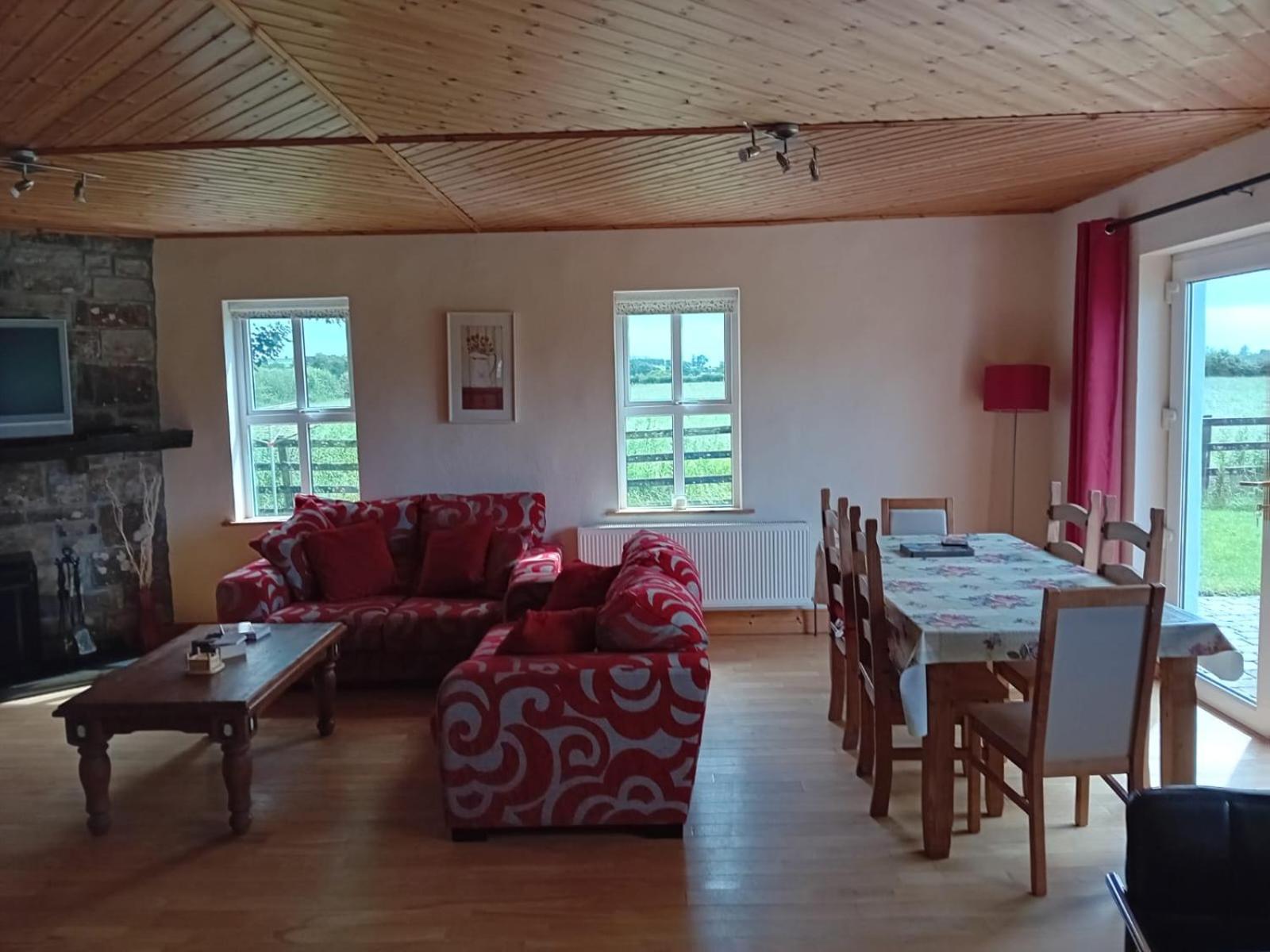 Katy Kellys Countryside Self Catering Cottage ロスコモン エクステリア 写真