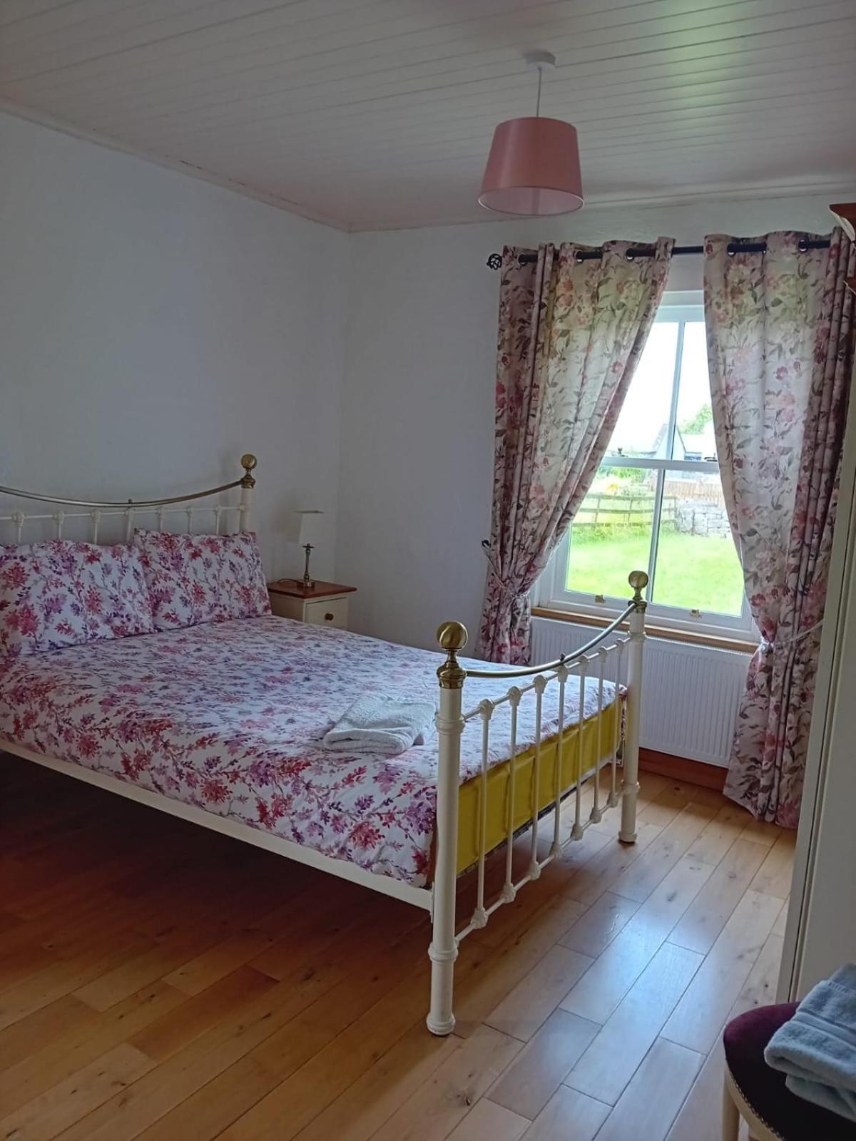 Katy Kellys Countryside Self Catering Cottage ロスコモン エクステリア 写真