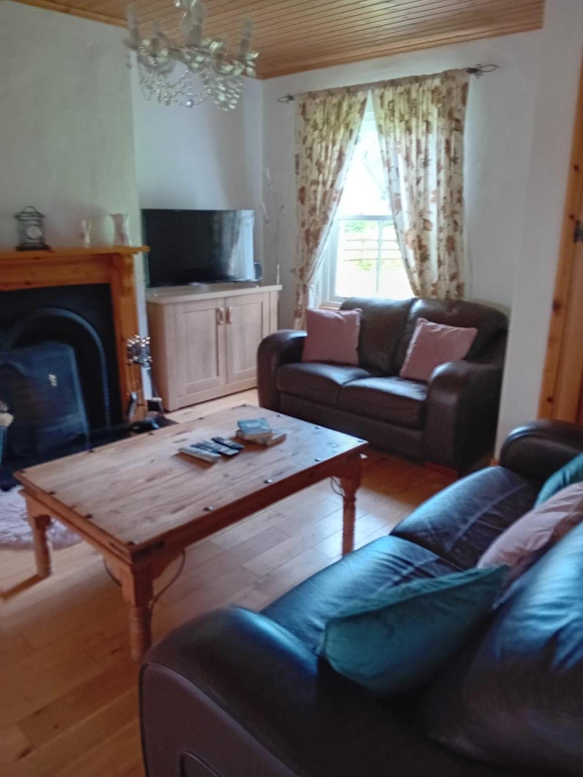 Katy Kellys Countryside Self Catering Cottage ロスコモン エクステリア 写真