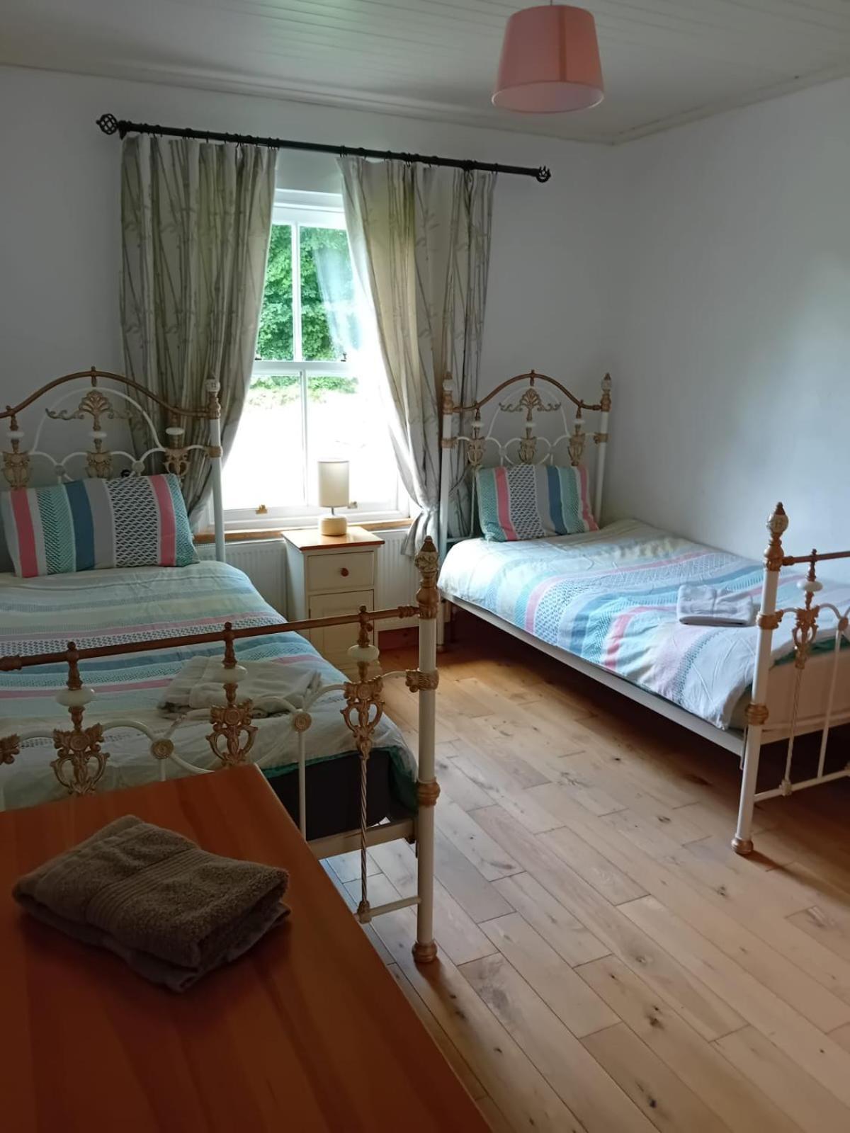 Katy Kellys Countryside Self Catering Cottage ロスコモン エクステリア 写真