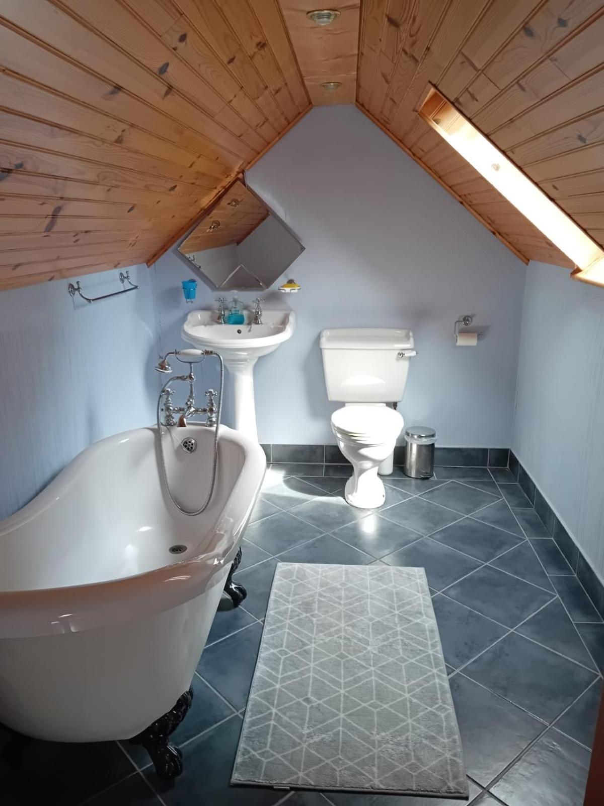 Katy Kellys Countryside Self Catering Cottage ロスコモン エクステリア 写真